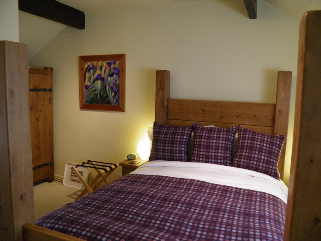 The Lion Bed And Breakfast Gwytherin Номер фото